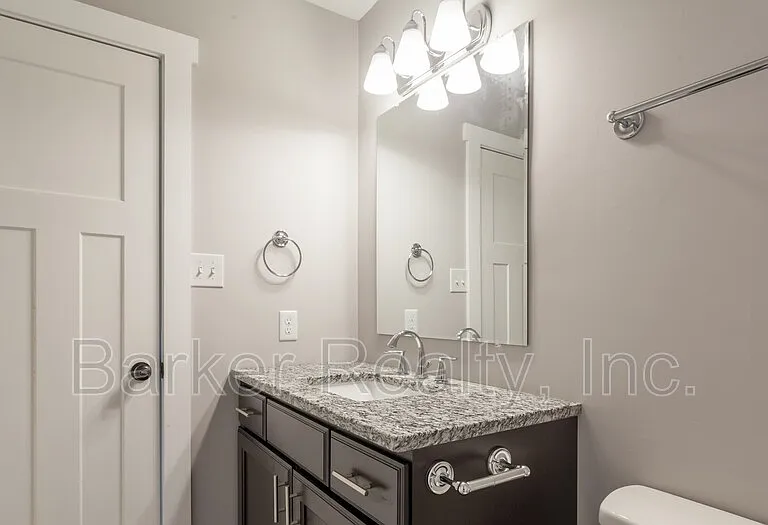 102 Bonnell Ct — Photo 4