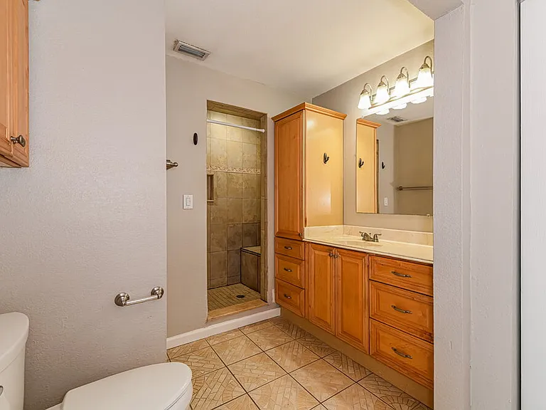 10907 Meadow Lark Cove Dr — Photo 16