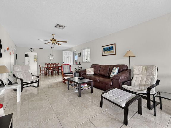 3rd image of 622 Hummingbird Lane