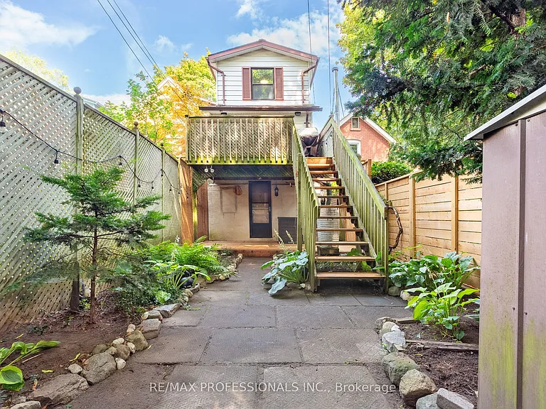 4 Runnymede Rd — Photo 45