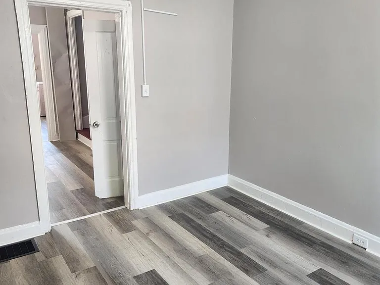 625 George St — Photo 3
