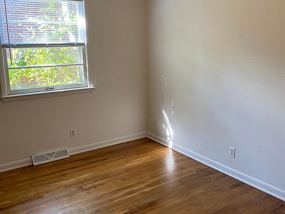 2nd image of 3524 Lansdowne Dr #B