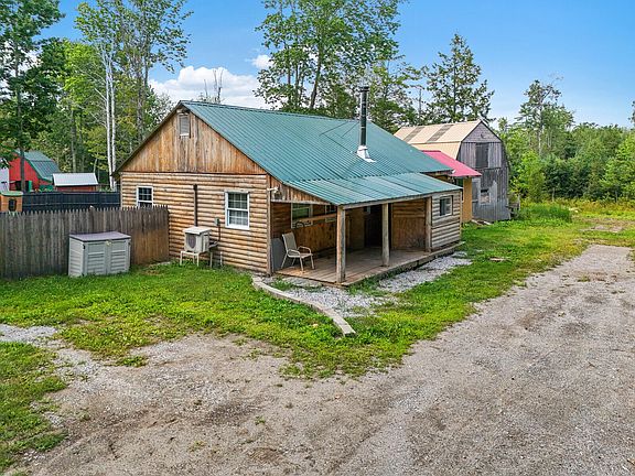 3rd image of 90 Lincolnville Avenue