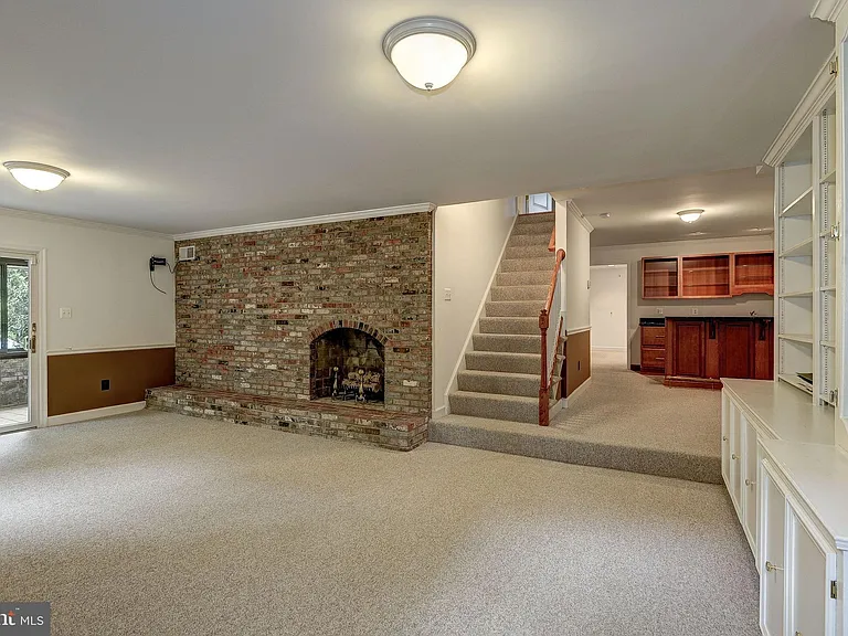 929 Woburn Ct — Photo 25