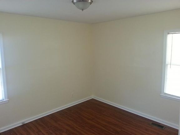 5th image of 872 Laurel St