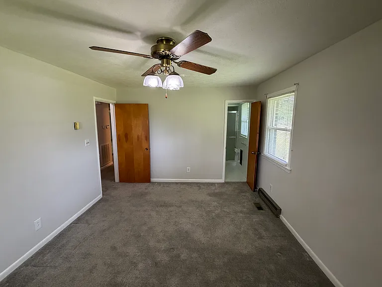 1102 Mary Ln — Photo 13