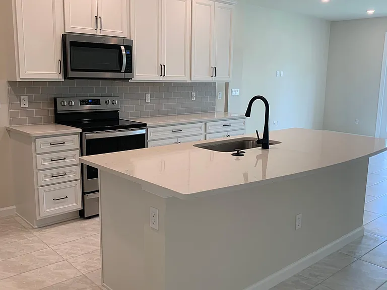 1809 SE Ocean Blvd — Photo 2