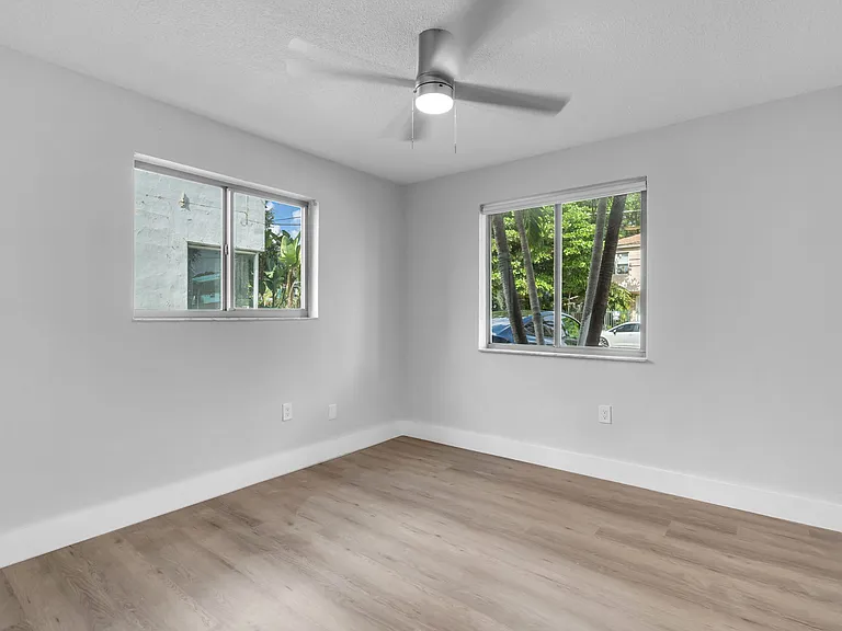 560 NE 63rd St #3 — Photo 11