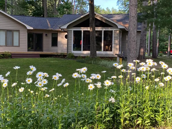 6578 Saint Andrews Dr, Gaylord, MI 49735