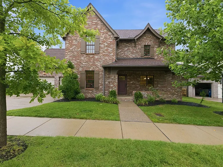 790 Fontwell Ln — Photo 2