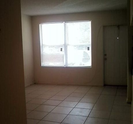 4th image of 100 NW 14th Ave APT 1