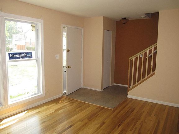 4th image of 2024 Duxbury Ct Unit 2024