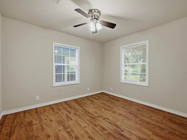 2112 W Bond St — Photo 14