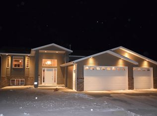 2416 Pointe Loop, Bismarck, ND 58503