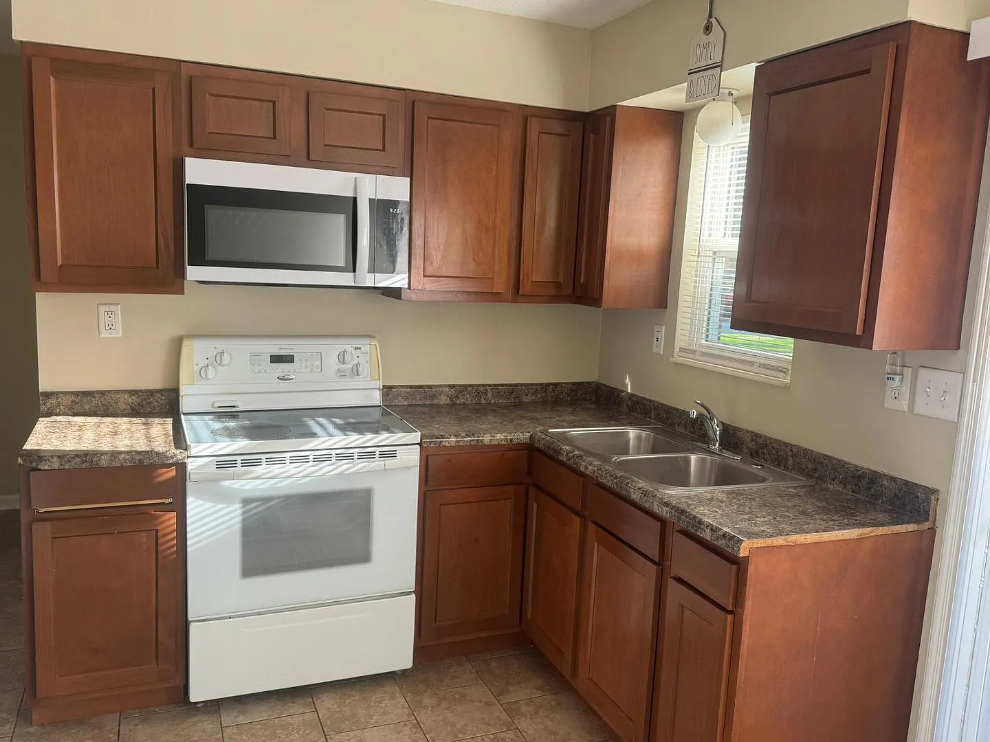 2 bed, 1.0 bath, 1250 sqft, $1,300 — Photo 4