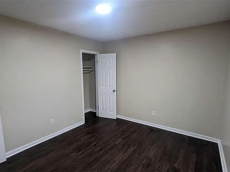 109 Quincy Ave — Photo 4