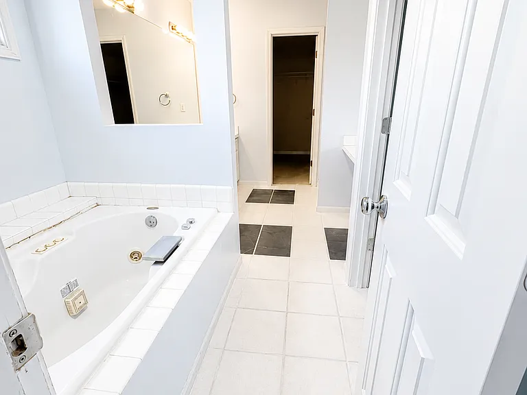 2810 Gill Ave — Photo 10