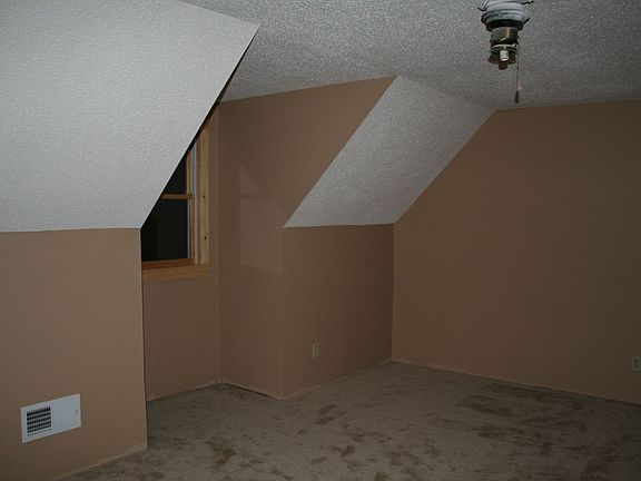 Bedroom#1Upstairs 18'x11'