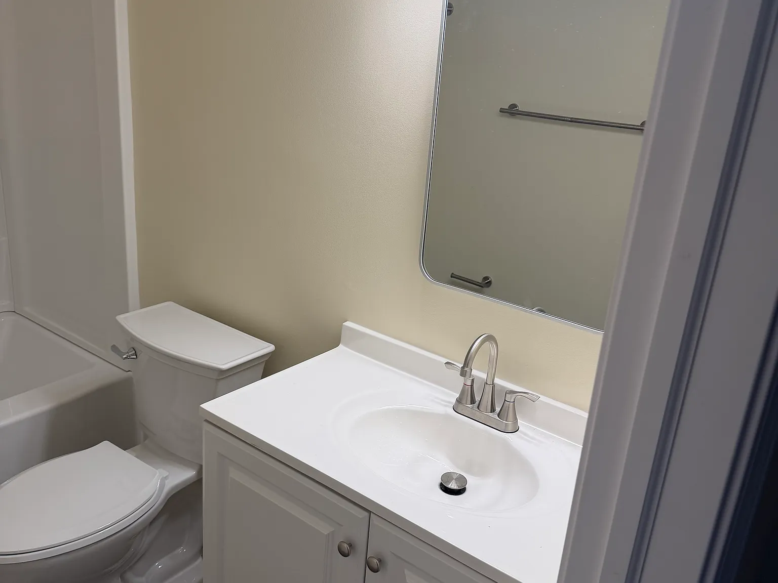3 bed, 1.5 bath, 1380 sqft, $1,400 — Photo 2
