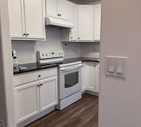 2nd image of 660 S Perry St #660