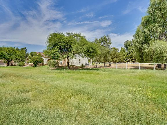 2nd image of 838 W Via De Arboles