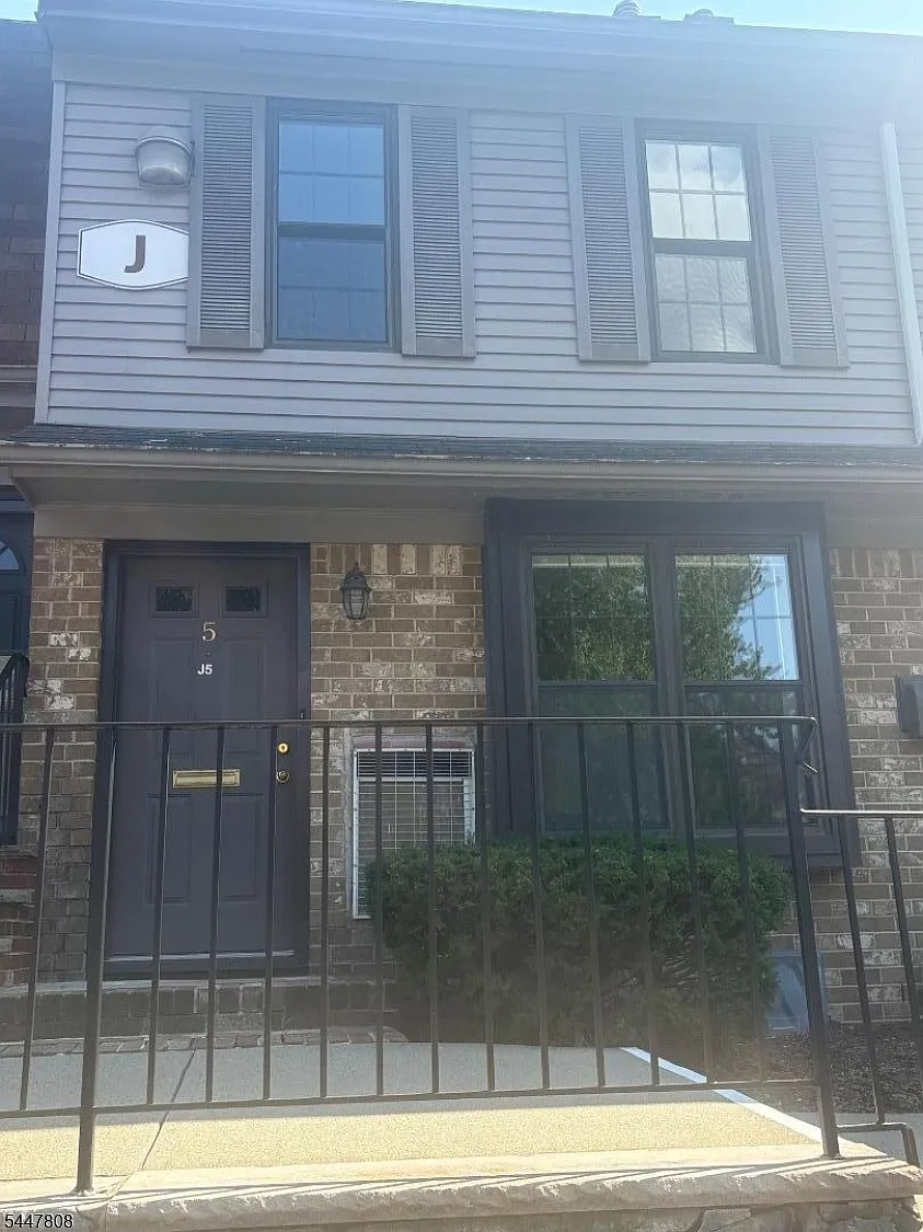2 bed, 2.5 bath, 1900 sqft, $3,325 — Photo 1