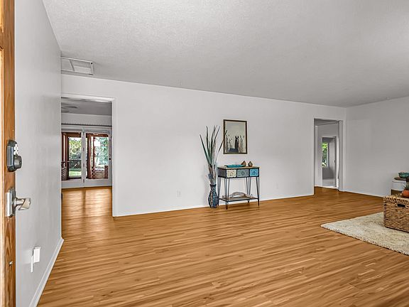4th image of 2258 Tiffany Dr