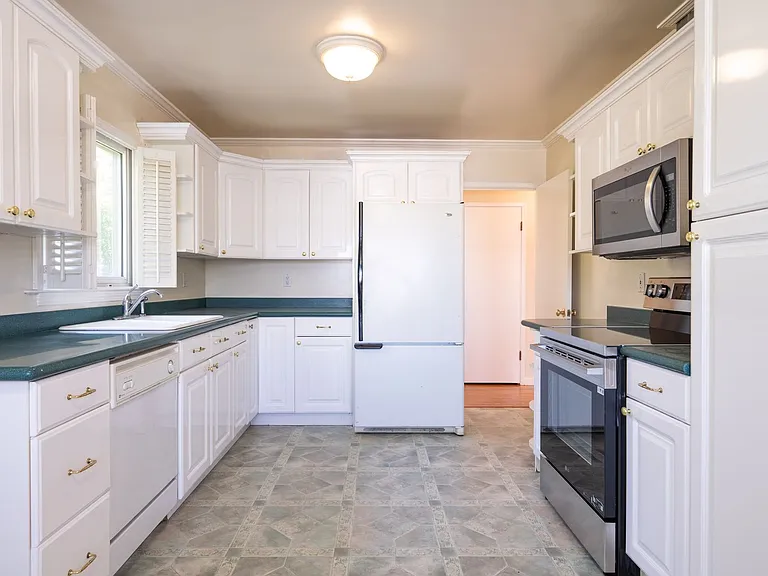 3834 Colegrove St — Photo 18