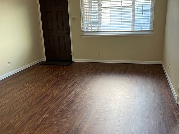 3rd image of 3222 Moorpark Ave