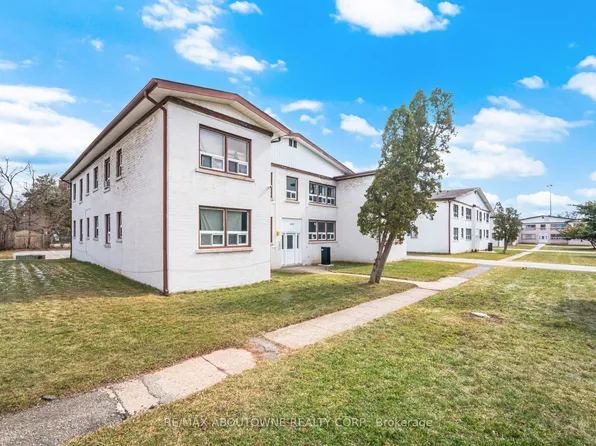 1037 Churchill Ave E #7, Oakville, ON L6H 2A7