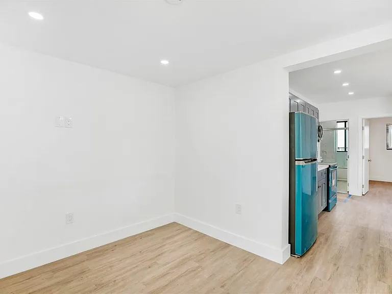 1648 SW 7th St #5 — Photo 8