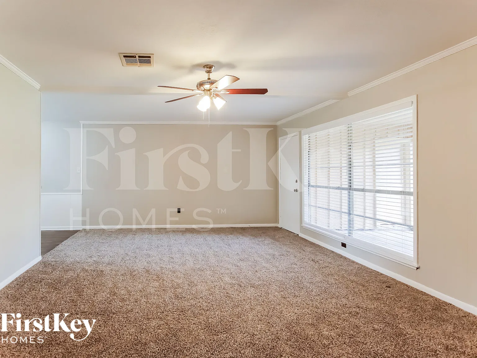 3 bed, 2.0 bath, 1405 sqft, $1,805 — Photo 3