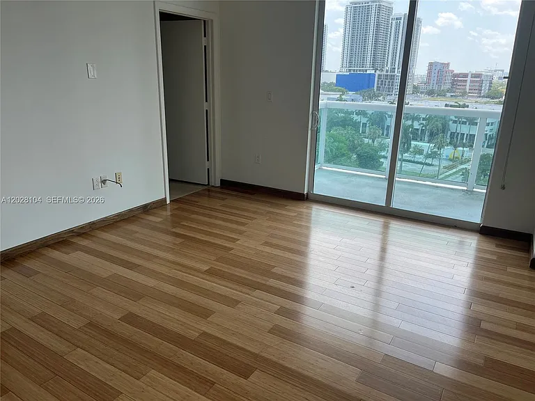 1800 N Bayshore Dr #915 — Photo 12
