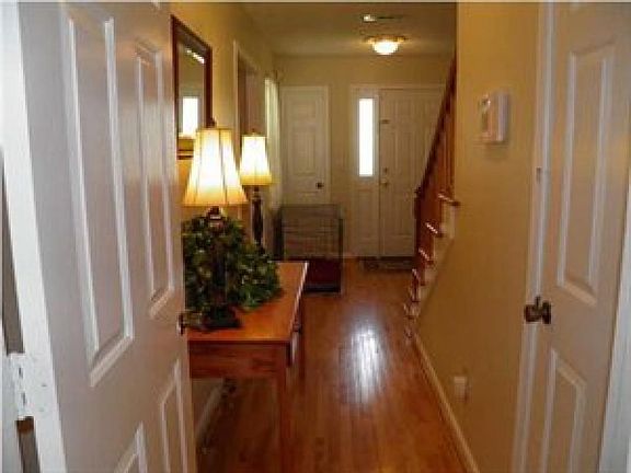 Solid oak floors on 1st floor