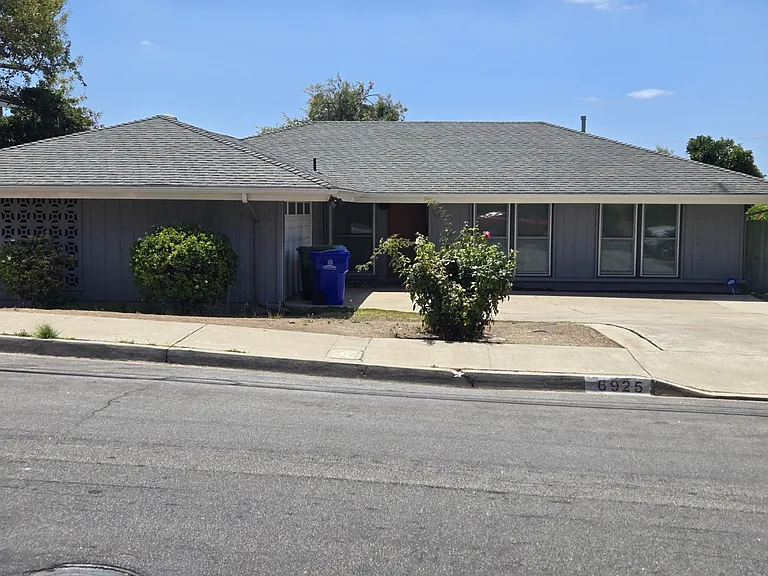 6925 Hyde Park Dr — Photo 1
