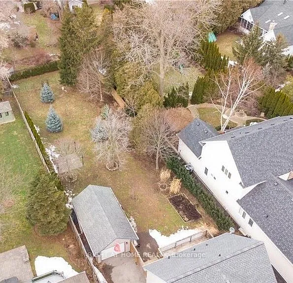 529 Simcoe St — Photo 25