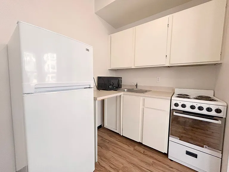 Ludlow Apartments — Photo 23
