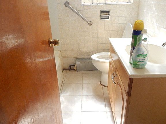 5th image of 5824 S Maplewood Ave