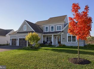 1078 Valley Crossing Dr, Lititz, PA 17543