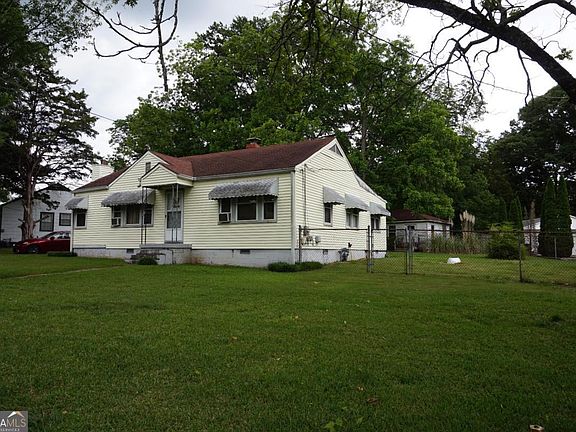 3rd image of 829 Warren Dr