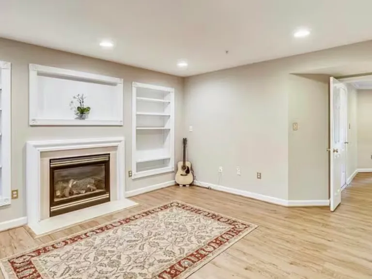 8 Rockingham Ct — Photo 3
