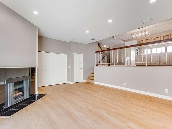 4th image of 18330 Collins St Unit C