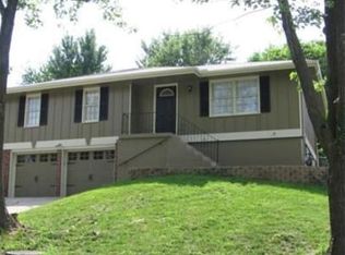 1904 SW Maple Ln, Oak Grove, MO 64075