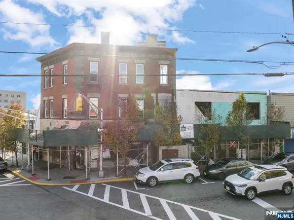 733-735 6th St, Union City, NJ 07087