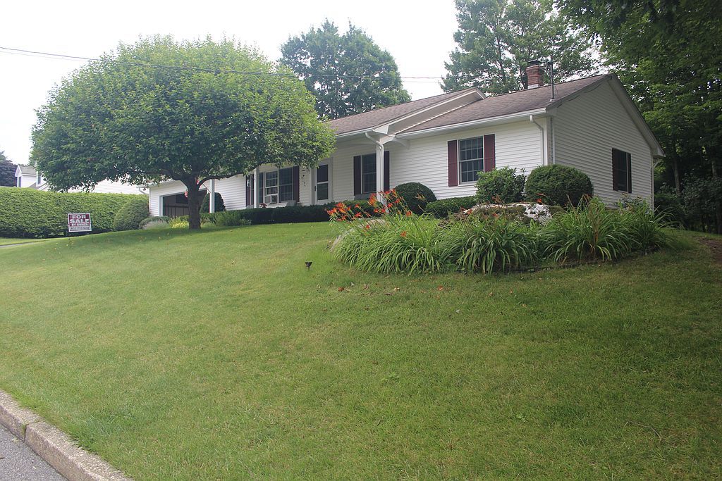 39 Moon Brook Dr - Property Image