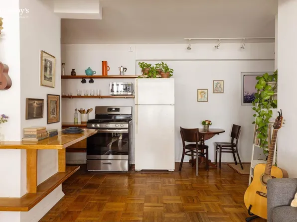 210 East 36th Street image 3 of 5