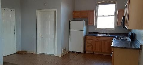 2nd image of 1040 Lake Ave APT 8