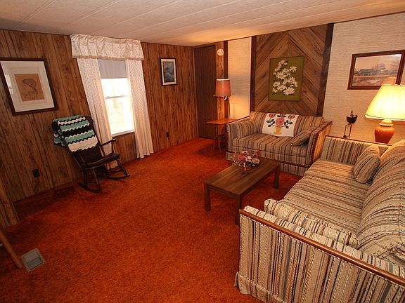 4th image of 34498 Virginia Dr