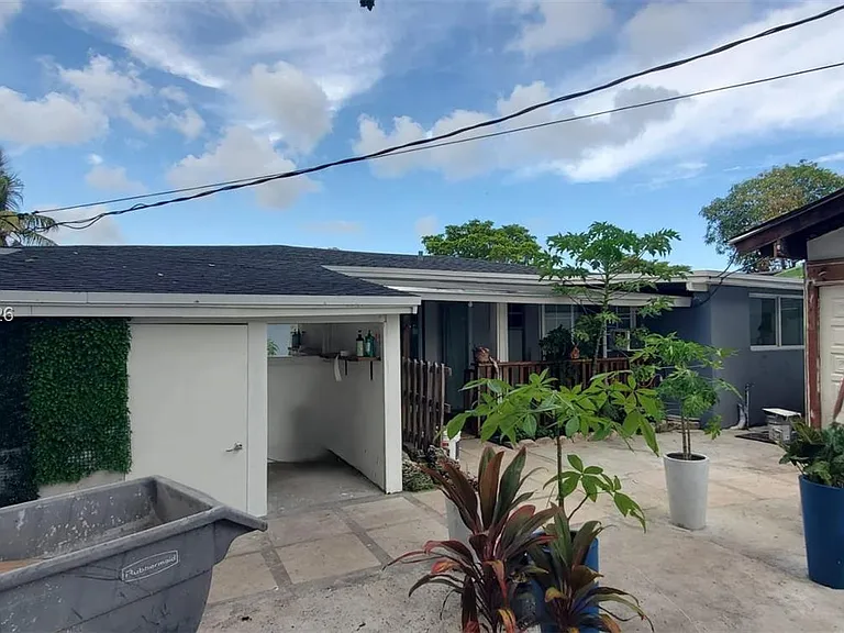 1430 NE 175th St — Photo 30