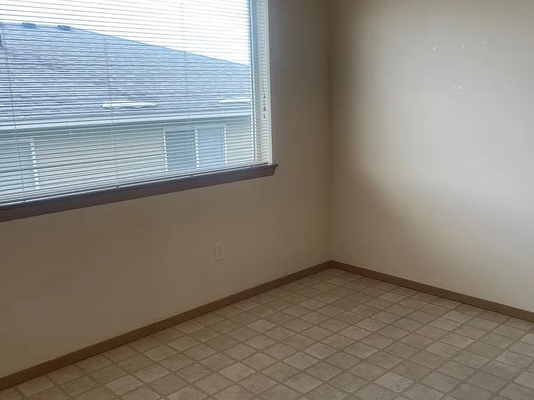 595 Eastmont Ave — Photo 5